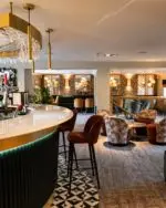 The Balcony Bar 🍸⁠
Above the Oak House restaurant, ideal for taking a comfy seat and enjoying the lakeside views with a chilled rosé in hand 🤩⁠
⁠
⏰ Open from 12pm everyday⁠
🐾 Dogs are allowed on the outdoor terrace⁠
📍 ST15 8WF⁠
⁠
#theoakhouse #balconybar #restaurant #staffordshire #stokeontrent