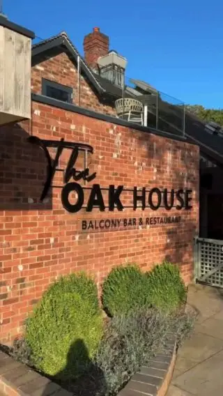 Upgrade date night...⁠
Enjoy delicious dining, hand crafted cocktails and unique countryside views at the Oak House this Autumn 🤎🍸⁠
⁠
📸 @beffshuff⁠
#theoakhouse #datenight #restaurant #staffordshire #stokeontrent