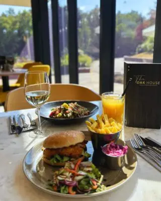 Golden hour dining with a view over the countryside landscape and private lake - it's the hidden gem in Staffordshire you need to explore! 🍴🌅